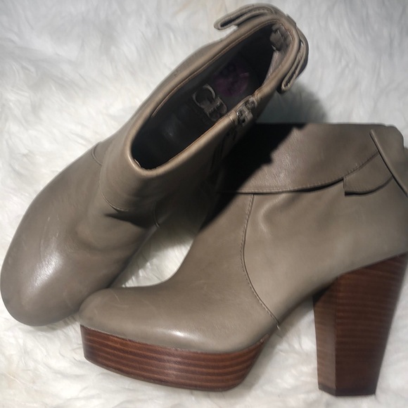 Gianni Bini Beige Leather Ankle Boots - Picture 4 of 9
